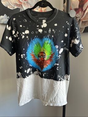 Journey Tie-Dye Short Sleeve Graphic Tee in Black & White